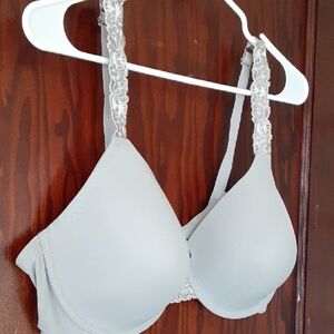 Natori Lace Trim Gray Bra Color Lead/Icicle NWT 40D